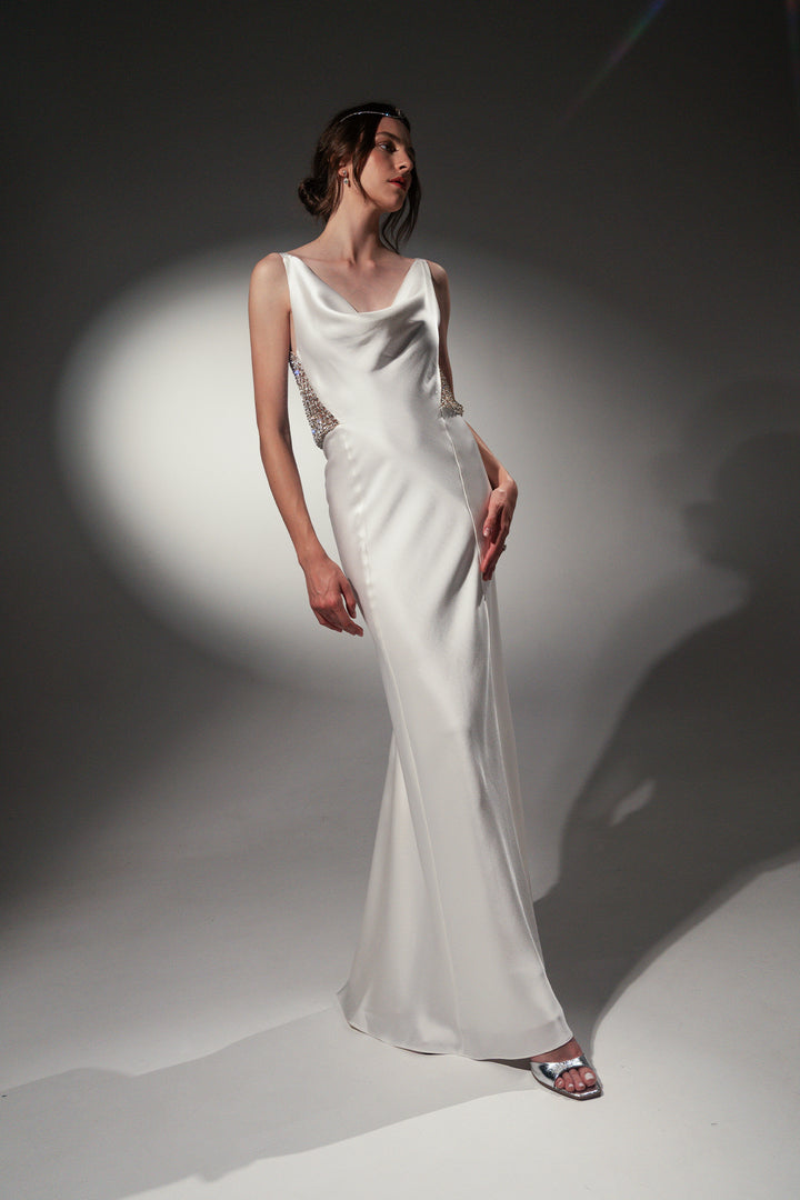 Elaris Dress In White-Silver