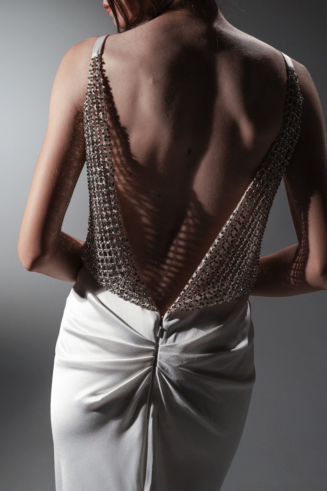 Elaris Dress In White-Silver